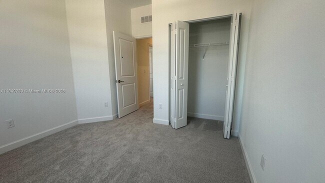 Building Photo - 553 Rivergrass St