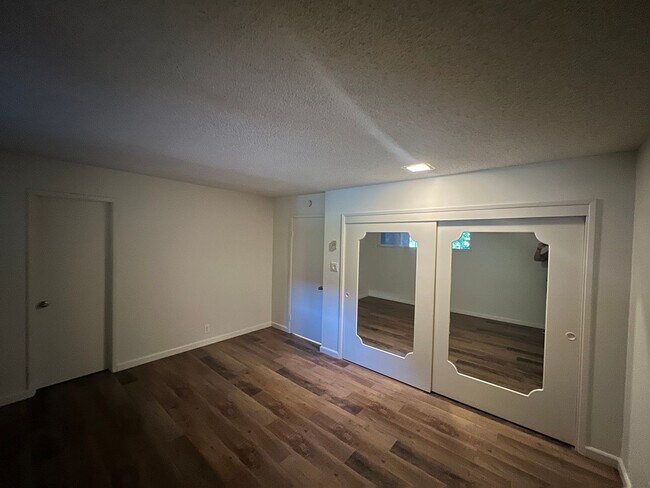 Building Photo - 2 Bedroom 2 Bath Spacious Condo For Rent in Long Beach Comes with Assigned Garage Space - Marketi...