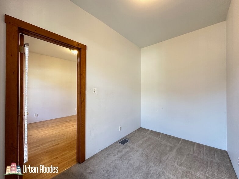 Building Photo - 1435 N Bosworth Ave