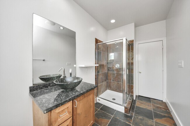 Building Photo - 2911 Chartres St