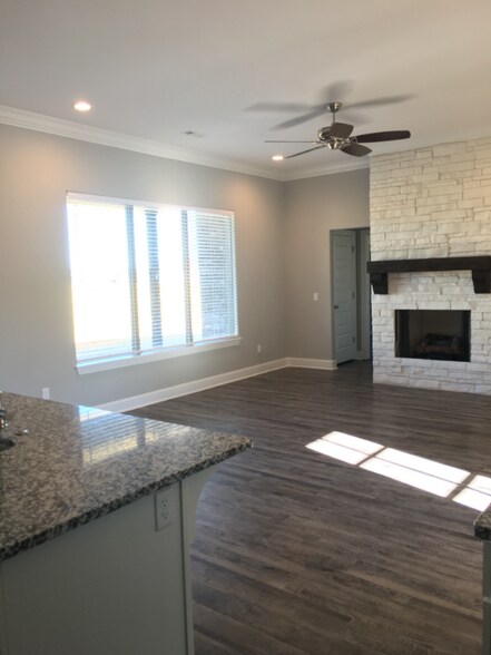 Building Photo - 550 N Greylag Way