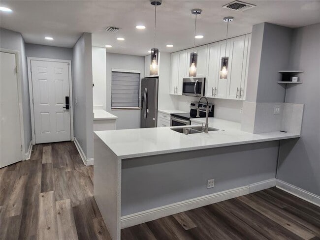 Building Photo - 3667 Carambola Cir N