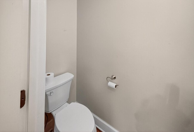 Building Photo - 205 Club Villa Dr W