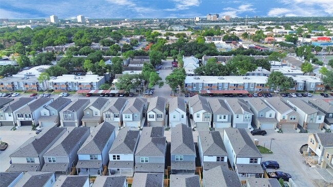 Building Photo - 8414 Rising Stream Dr