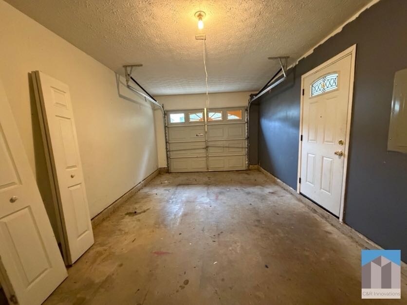 Building Photo - 5196 Tew Ln SW