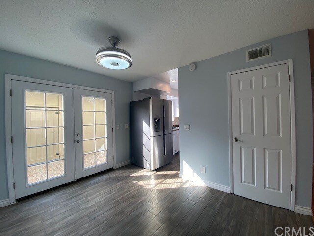 Building Photo - 9916 Continental Dr