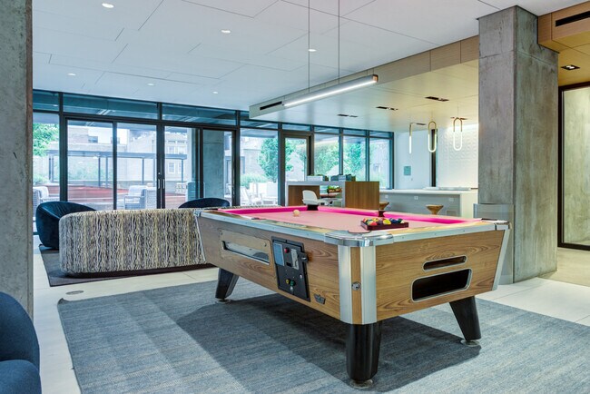 Building Photo - 165 North Des Plaines Street-SI FL12-ID748