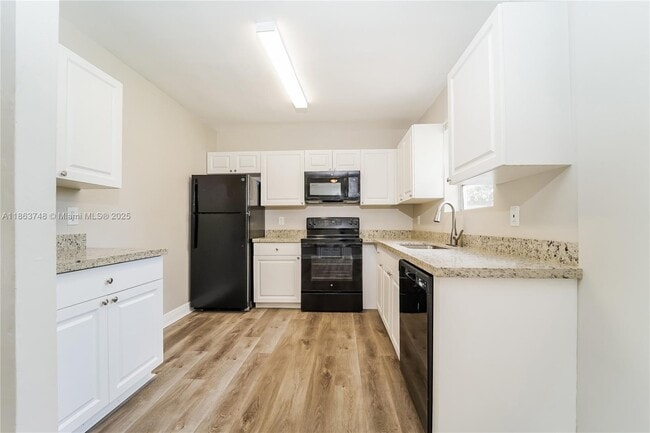 Building Photo - 2664 SW 6th Ct