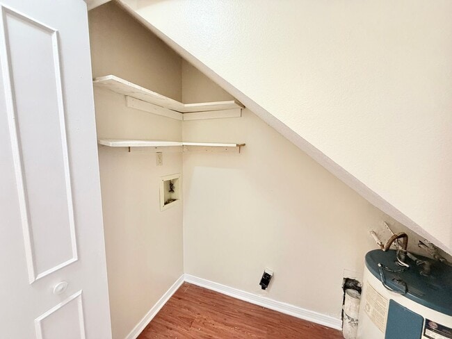 Building Photo - Spacious 2-Bedroom Townhome - Fenced Backyard