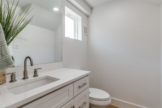 Building Photo - 4701 San Jacinto St