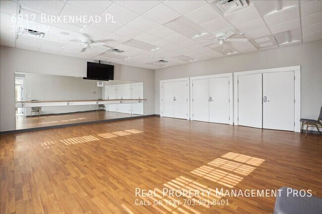 Building Photo - 6912 Birkenhead Pl