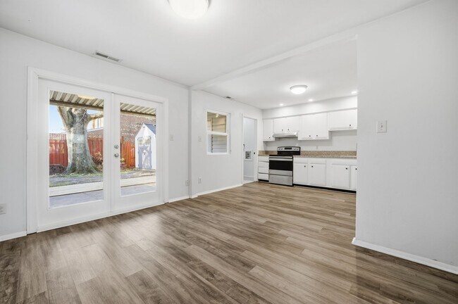 Building Photo - OPEN HOUSE SATURDAY THE 20TH 1PM-3PM! Three-bedroom, two-and-a-half bathrooms in Pembroke Meadows!