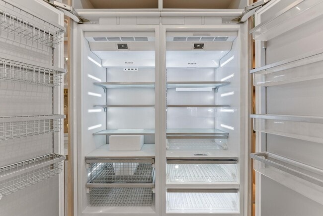 Building Photo - 220 S Swinton Ave