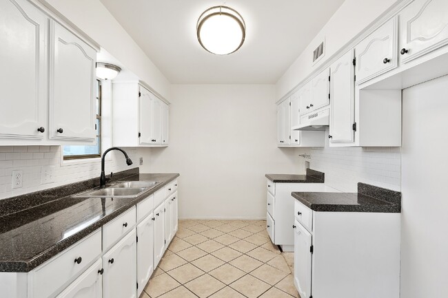 Building Photo - 202 N 41st St