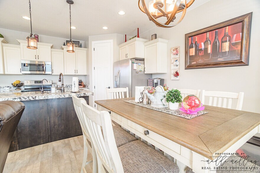 Building Photo - 325 N Red Stone Rd