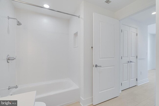 Building Photo - 8220 Crestwood Heights Dr