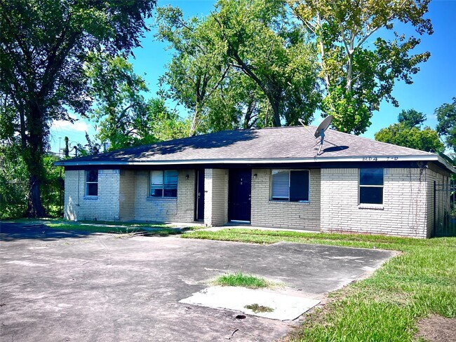 Building Photo - 6802 Sayers St