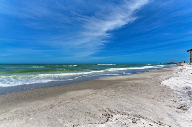 Building Photo - 1887 Hyde Park St