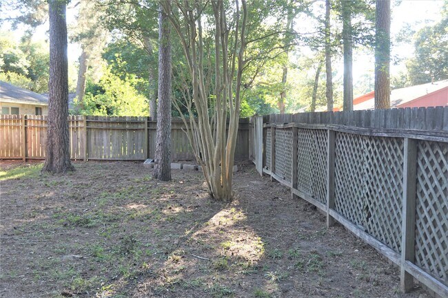 Building Photo - 2727 Tinechester Dr