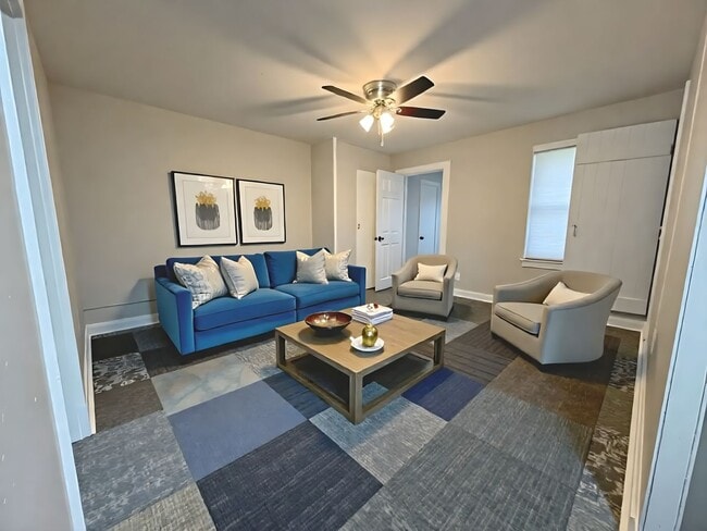 Building Photo - 2 Bedroom 1.5 Bathroom w/Bonus Room in York!