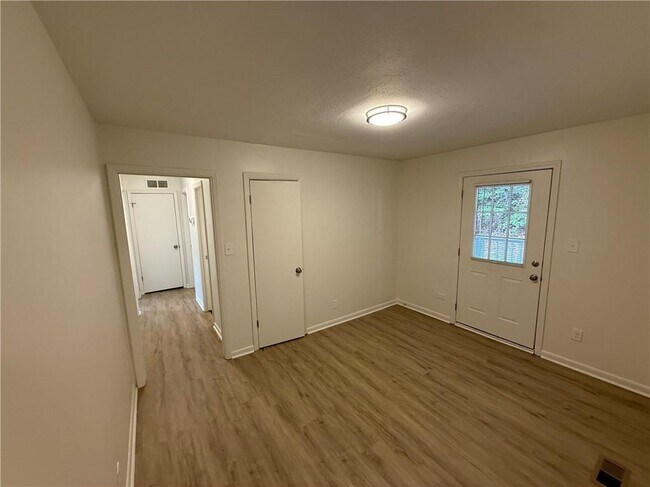 Building Photo - 379 Utoy Cir SW