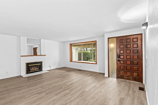 Building Photo - 4BD, 2.5BA Home located in the desirable Churchill Neighborhood!