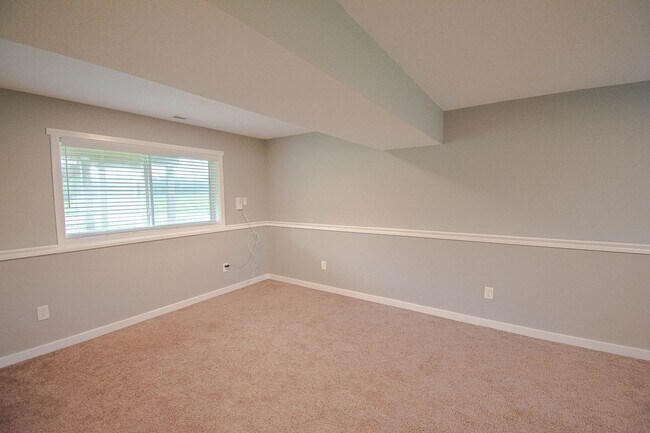 Building Photo - Gorgeous 4br home on nice lot with no backyard neighbors!