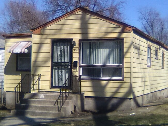 Building Photo - COZY HOME LOCATED CLOSE TO EVERYTHING!