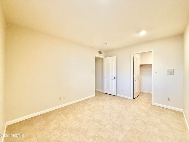Building Photo - 2718 E Bighorn Ave