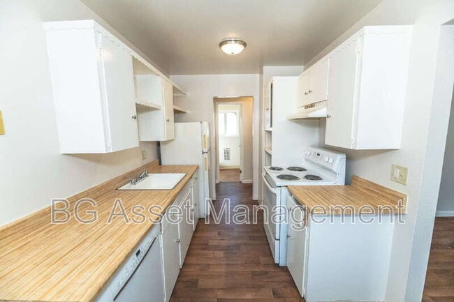 Building Photo - 1932 Ethan Wy