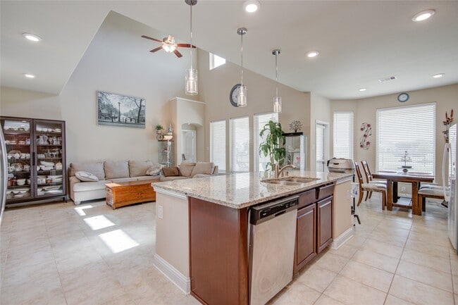 Building Photo - 12902 Oak Fls Dr