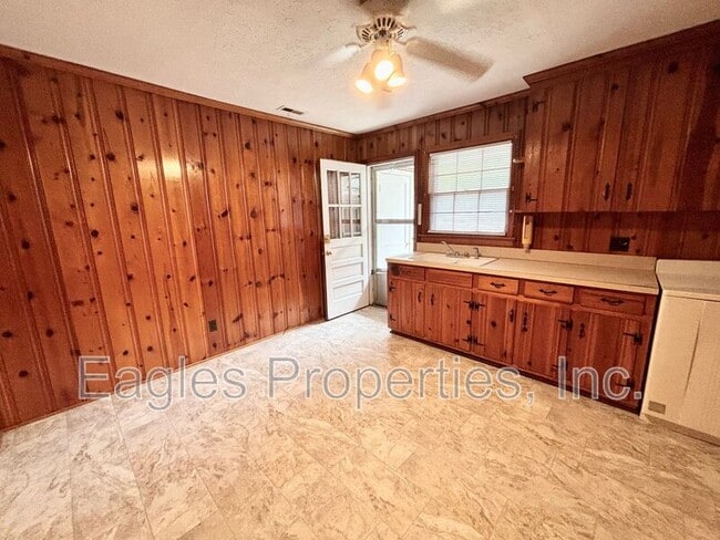 Building Photo - 411 Beech St