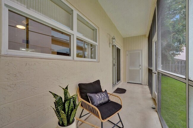 Building Photo - 1450 N Riverside Dr