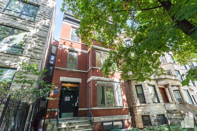 Building Photo - 900 W Newport Ave