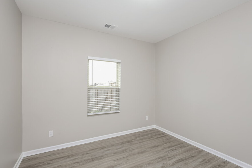 Building Photo - 392 Pinnacle Dr.