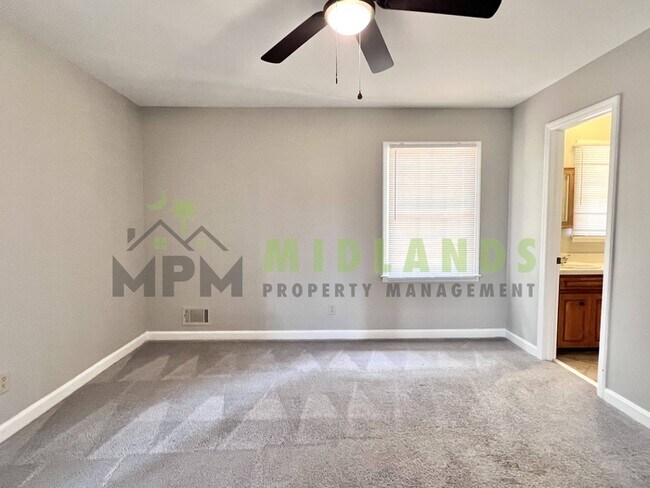 Building Photo - 300 Lydgate Dr