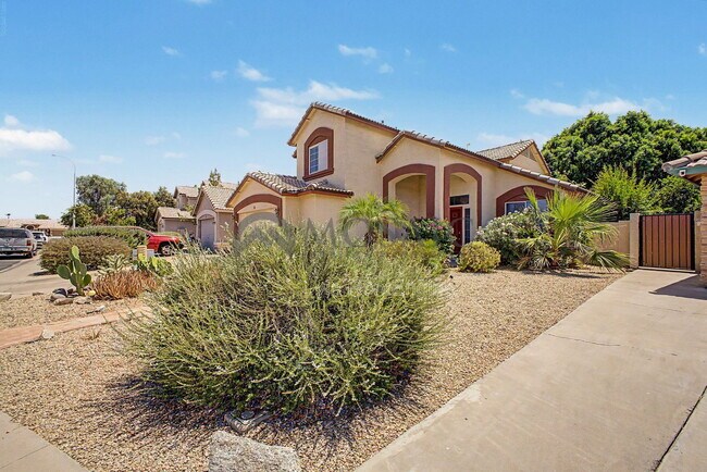 Building Photo - 820 N Granada Dr