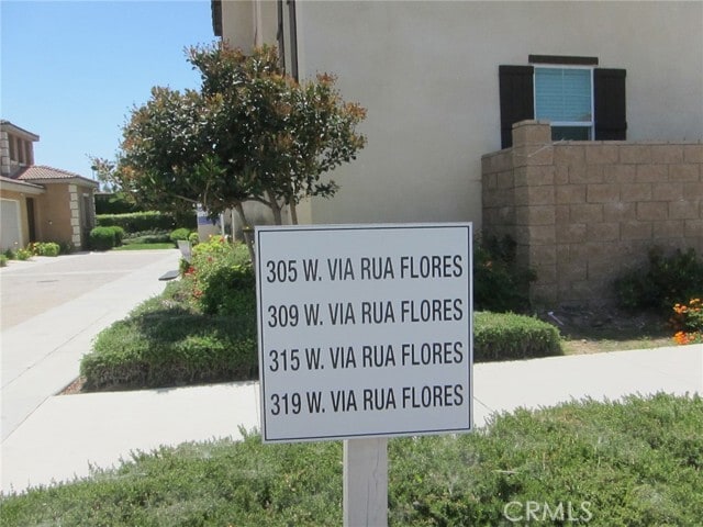 Building Photo - 155 W Via Rua Flores