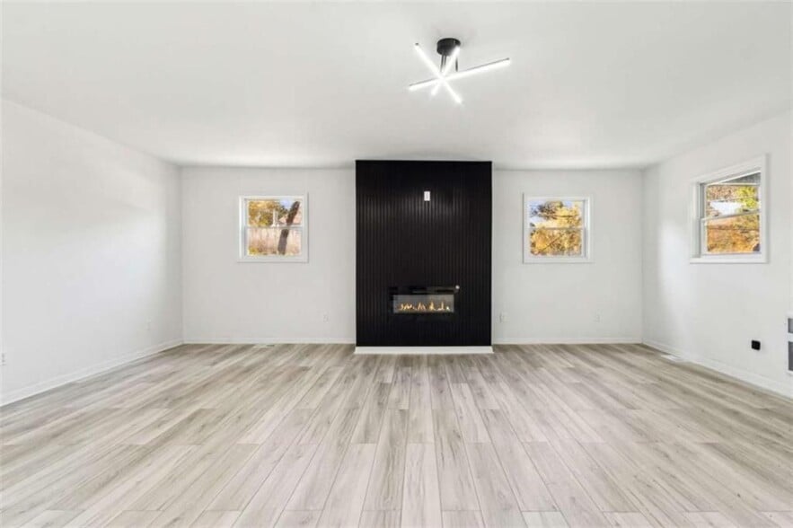 Building Photo - 597 Paper Mill Rd