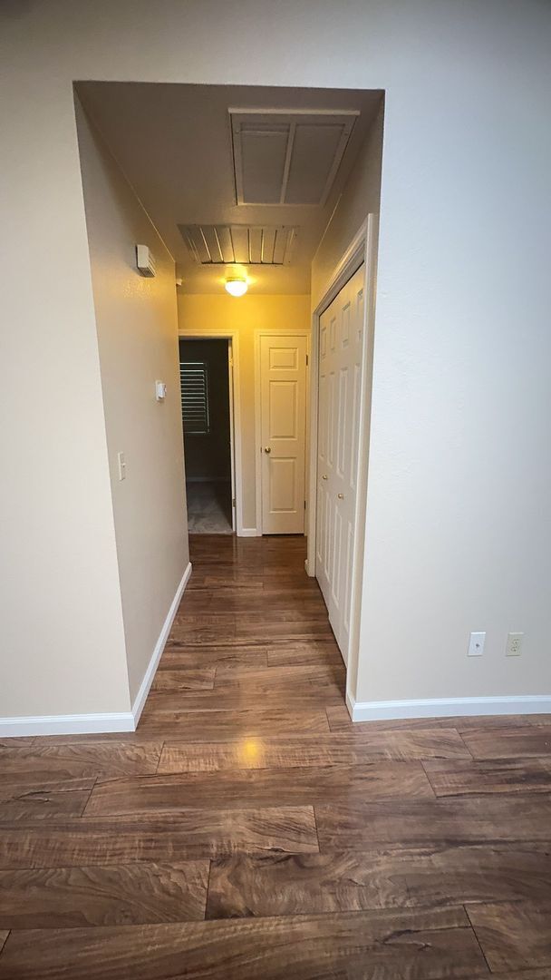 Building Photo - 1617 Cashmere Dr