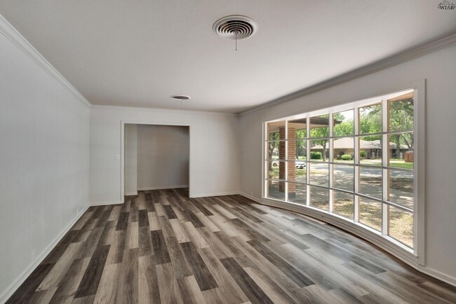 Building Photo - 2108 Granada Dr