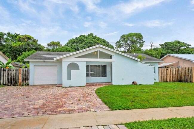 Primary Photo - 22672 SW 54th Ave