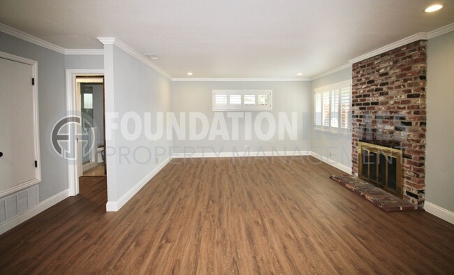 Building Photo - Stylish Single-Level Home by Loma Verde Pr...