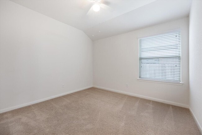 Building Photo - 6805 Leonardo Dr