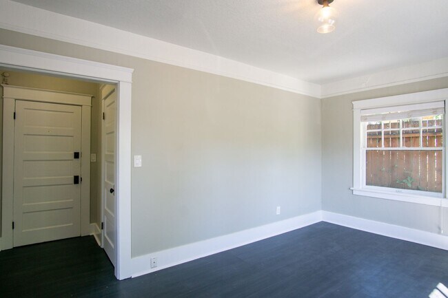Building Photo - 7437 N Saint Louis Ave