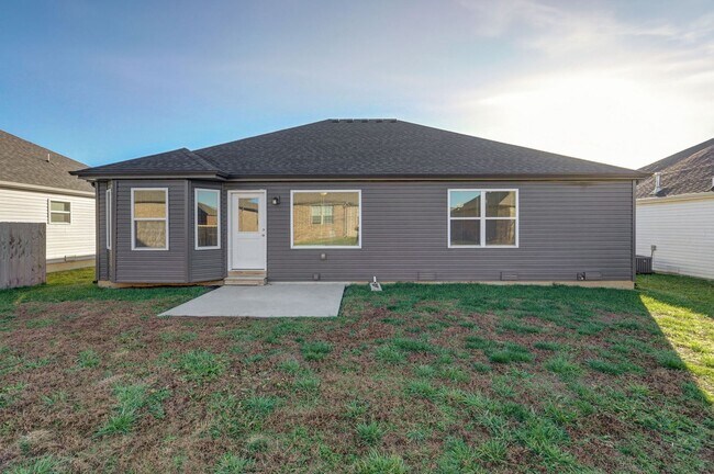 Building Photo - Modern 3 Bed / 2 Bath Home