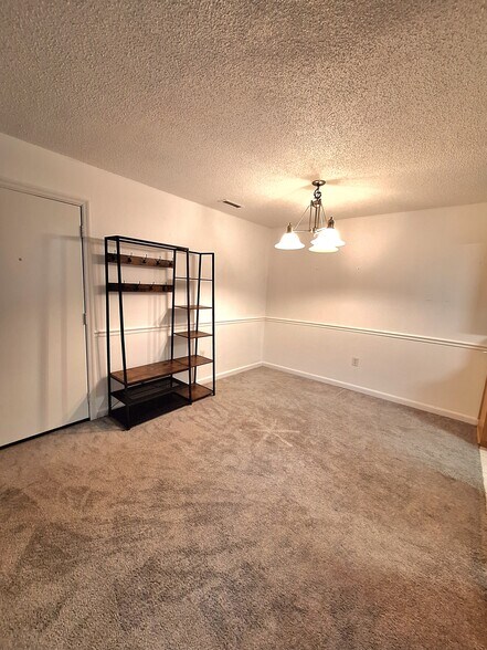 Building Photo - 1402 Camp Rd