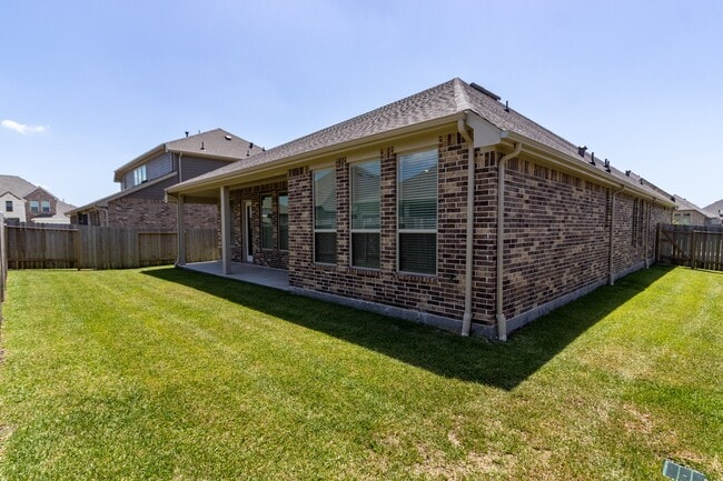Building Photo - 705 Western Fern