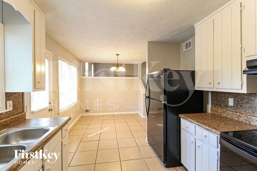 Building Photo - 911 Providence Way