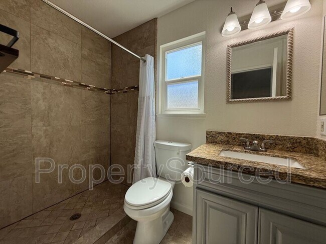 Building Photo - 856 Nottingham Dr